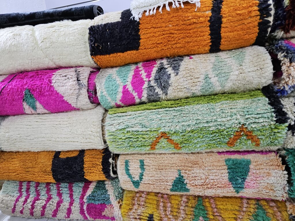 Collectie kleurrijke berber tapijten