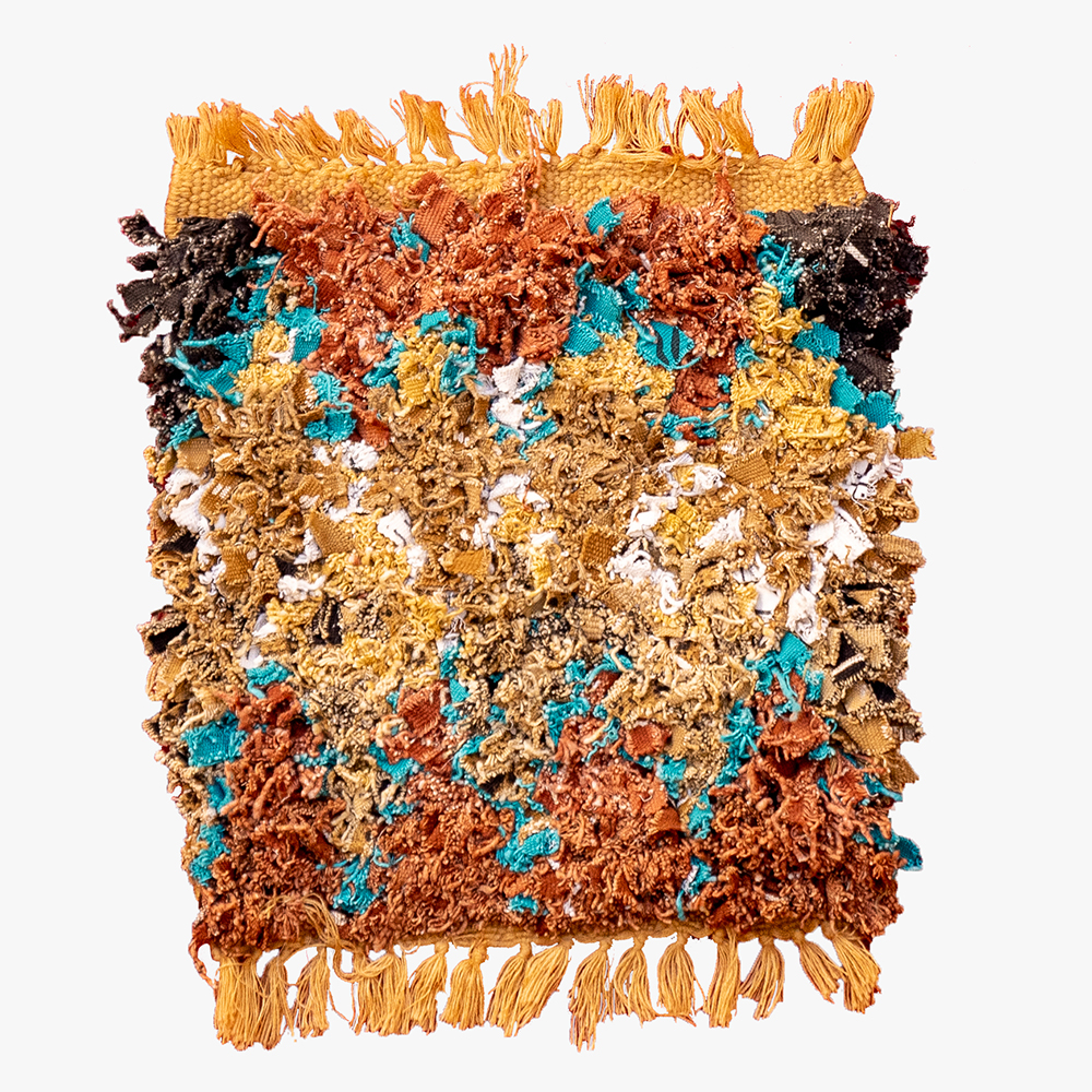 Traditioneel handgeweven Berber tapijt met rijke bronstinten, turkooise details en een natuurlijke textuur.